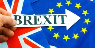 hand-holding-brexit-sign-eu-referendum2